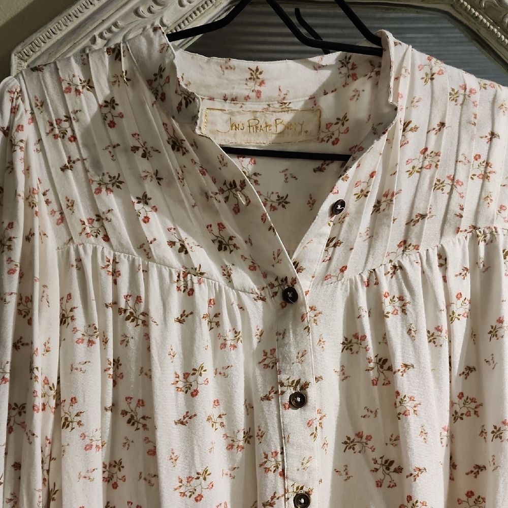 Jen's Pirate Booty Cream Floral Top